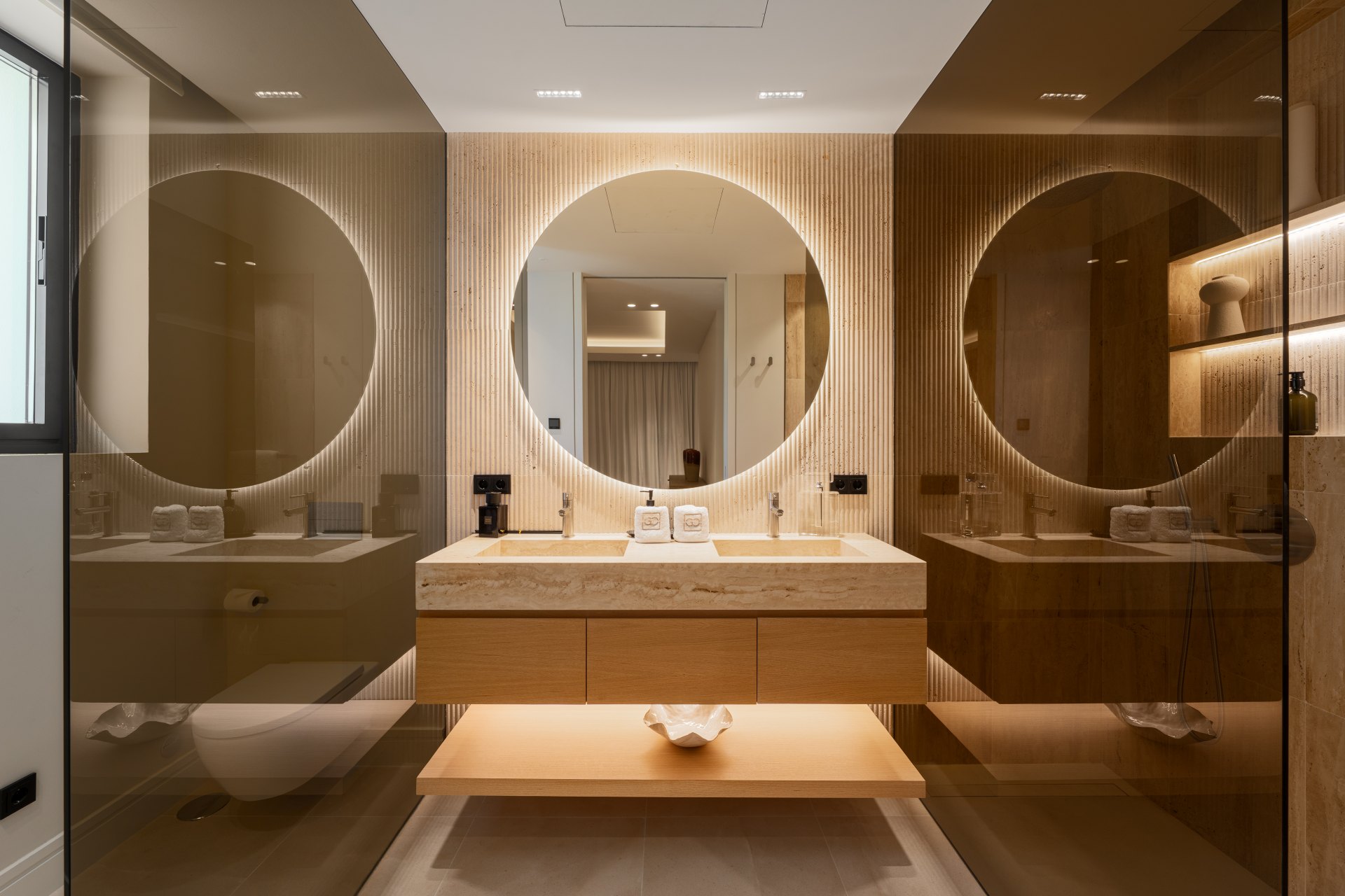 Splendorous Mediterranean style luxury villa with panoramic views in El Herrojo, Benahavís