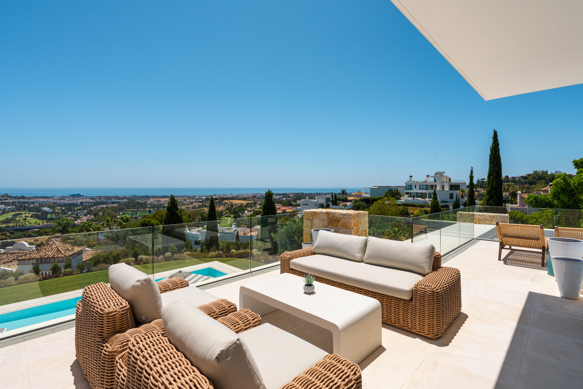 Splendorous Mediterranean style luxury villa with panoramic views in El Herrojo, Benahavís