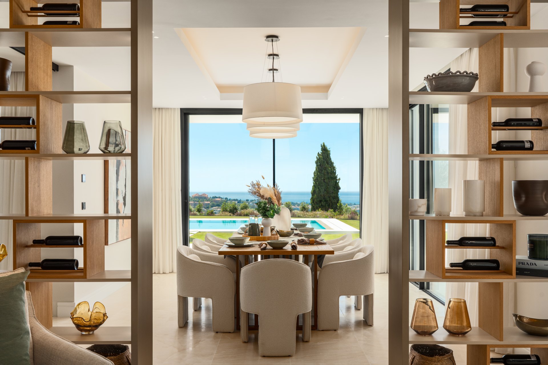 Splendorous Mediterranean style luxury villa with panoramic views in El Herrojo, Benahavís