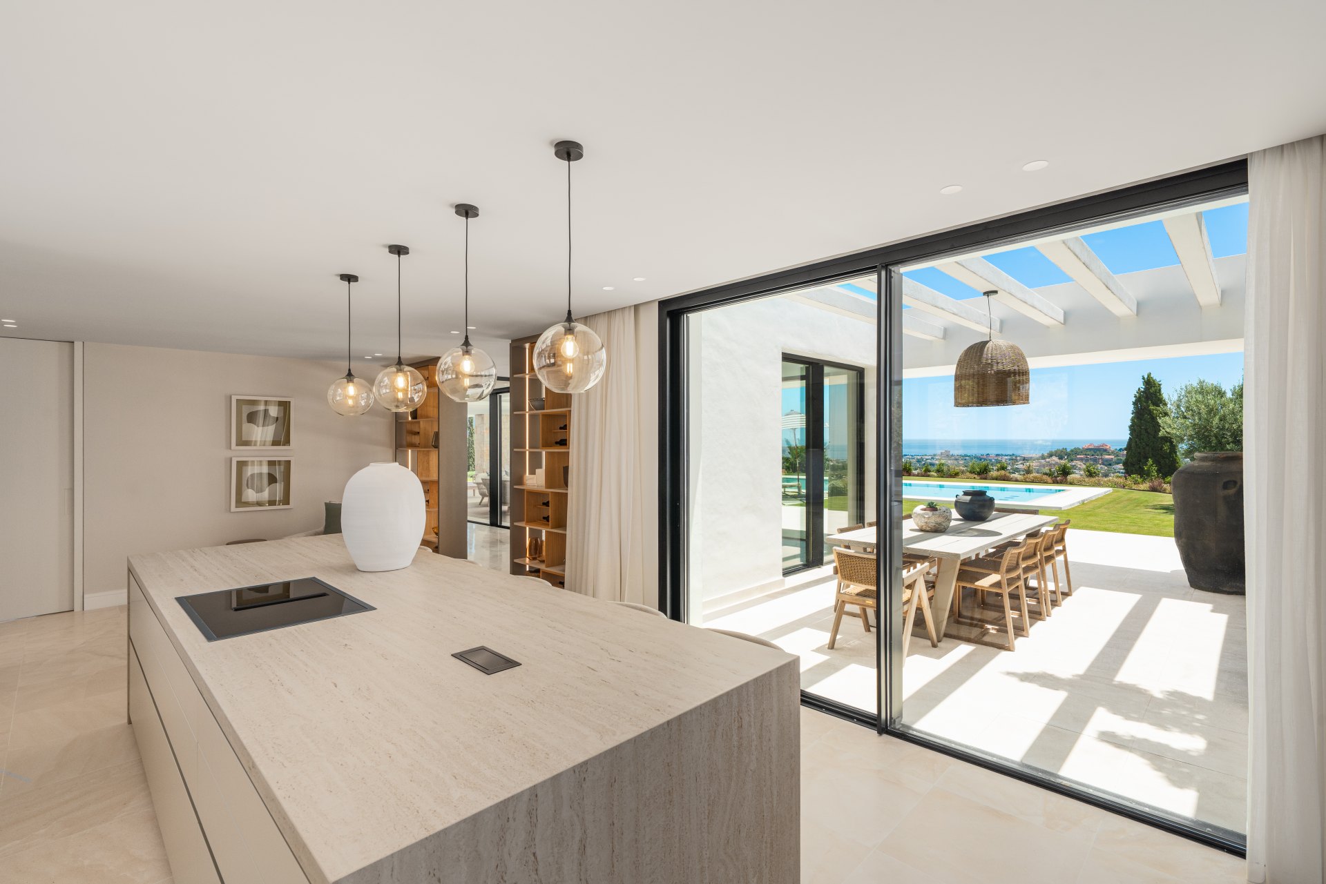 Splendorous Mediterranean style luxury villa with panoramic views in El Herrojo, Benahavís