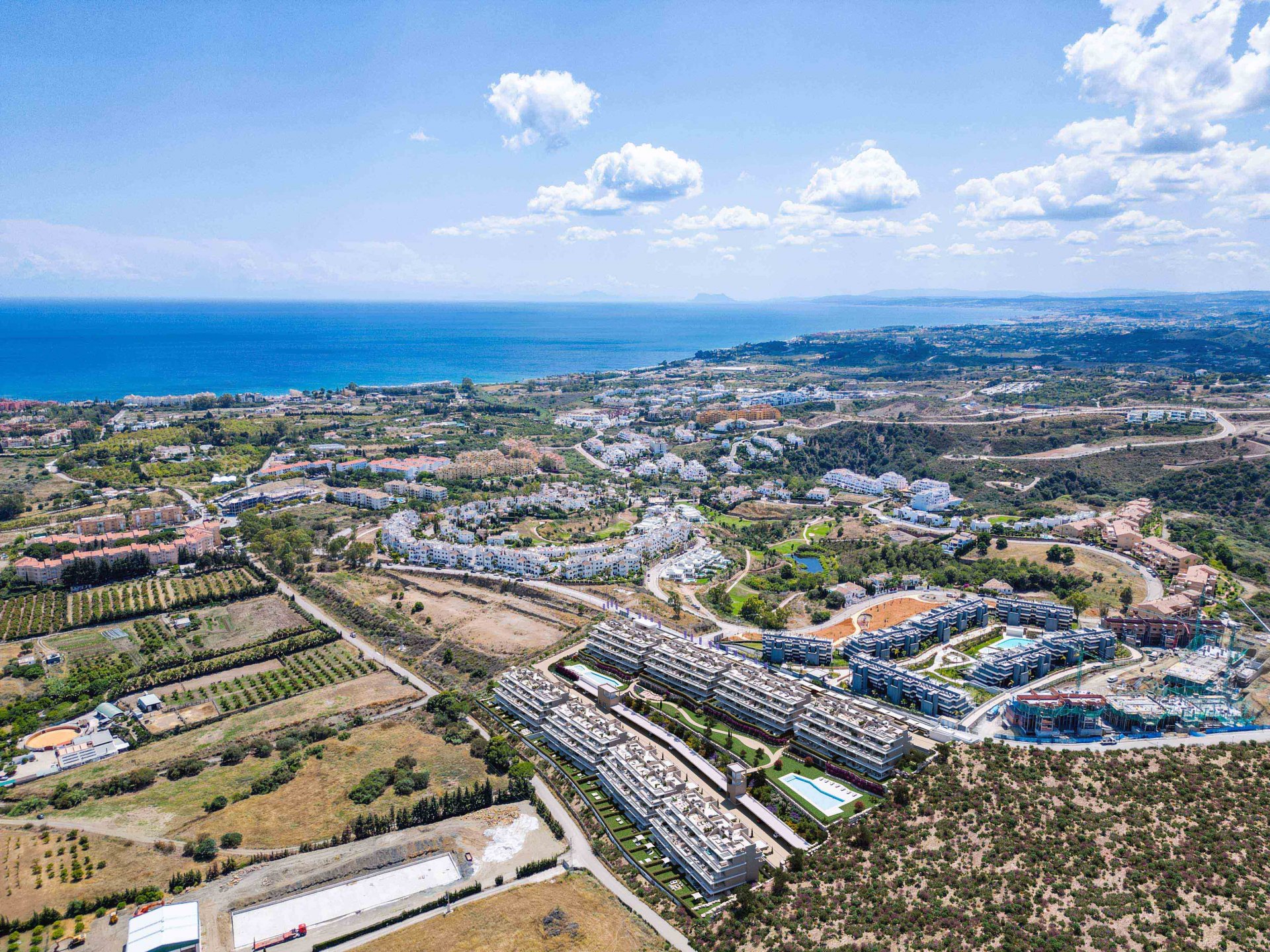 Espléndido ático de nueva construcción con vistas al mar en Estepona