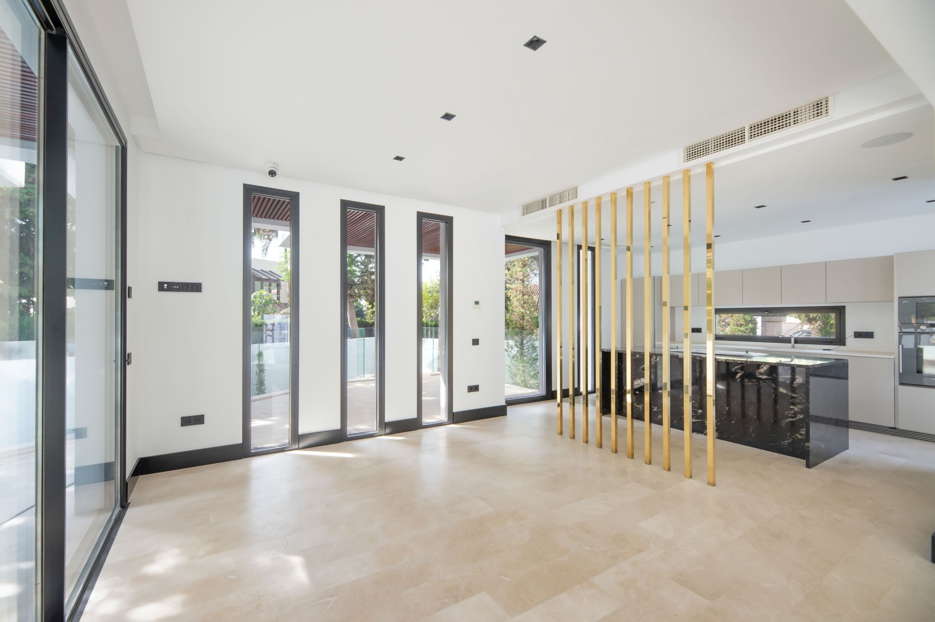 Villa muy moderna, lujosa y cerca de la playa en la Milla de Oro de Marbella