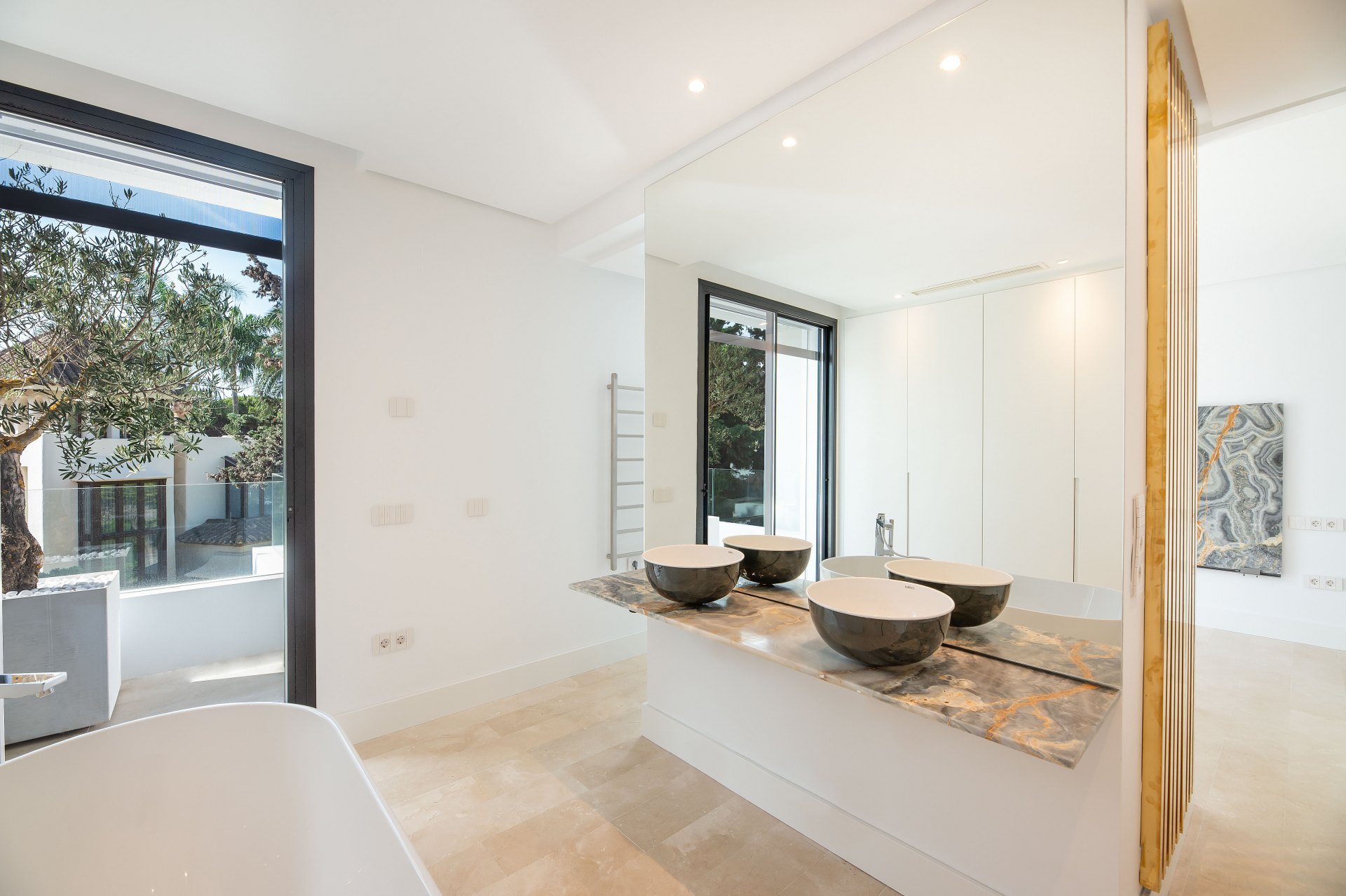 Villa muy moderna, lujosa y cerca de la playa en la Milla de Oro de Marbella