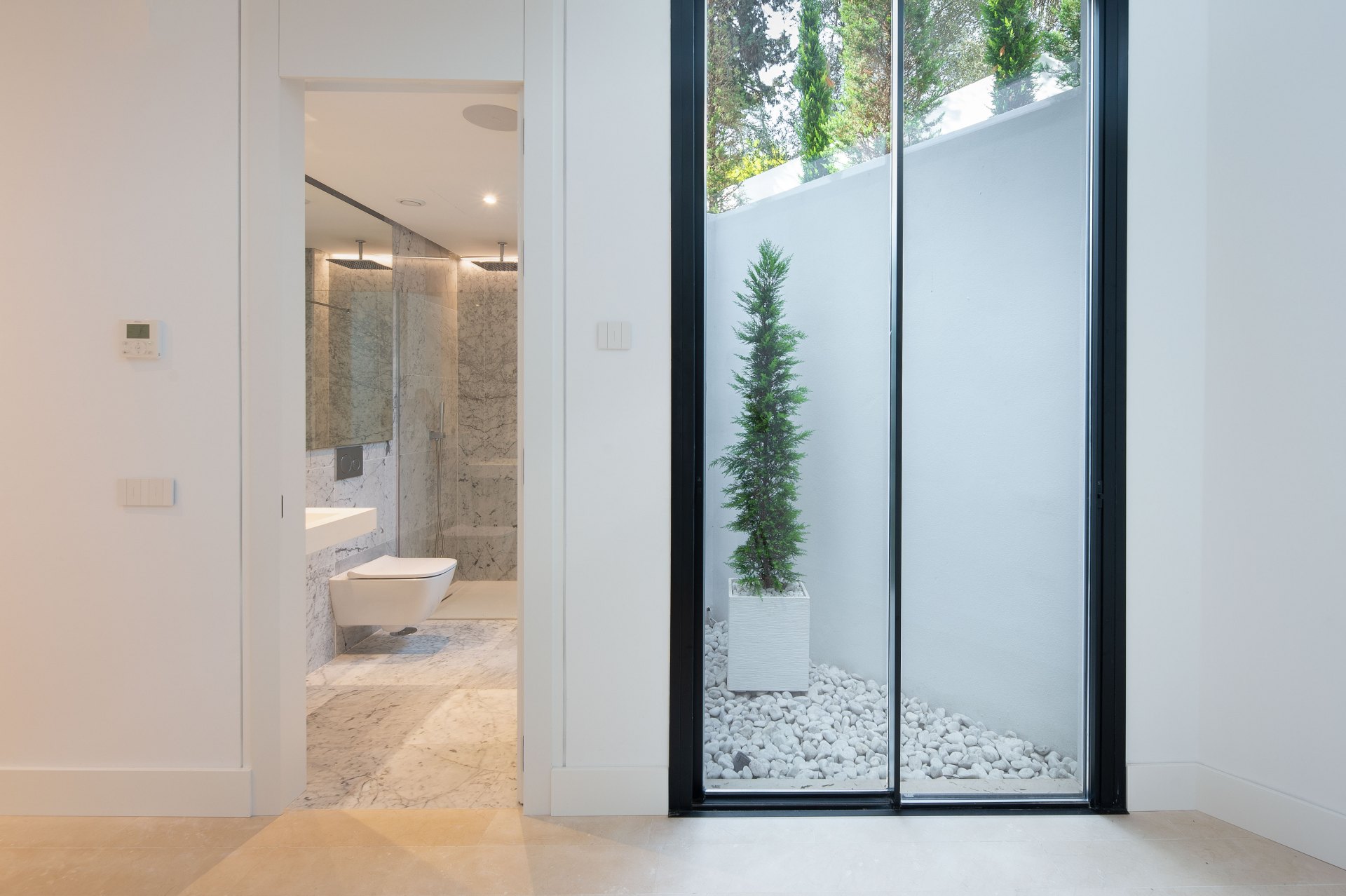 Villa muy moderna, lujosa y cerca de la playa en la Milla de Oro de Marbella