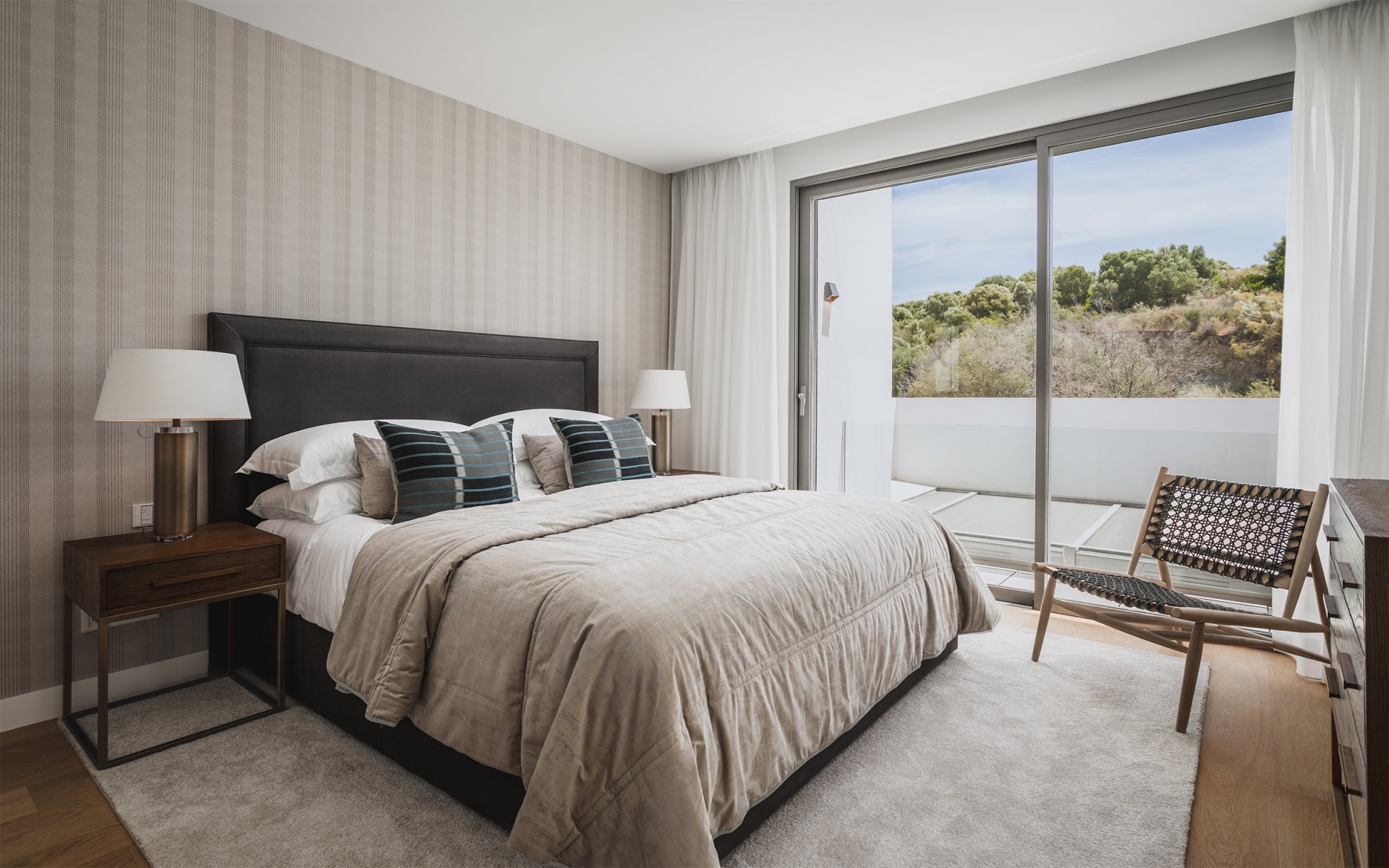 Avant-garde villa with Mediterranean touches in El Paraiso, Estepona