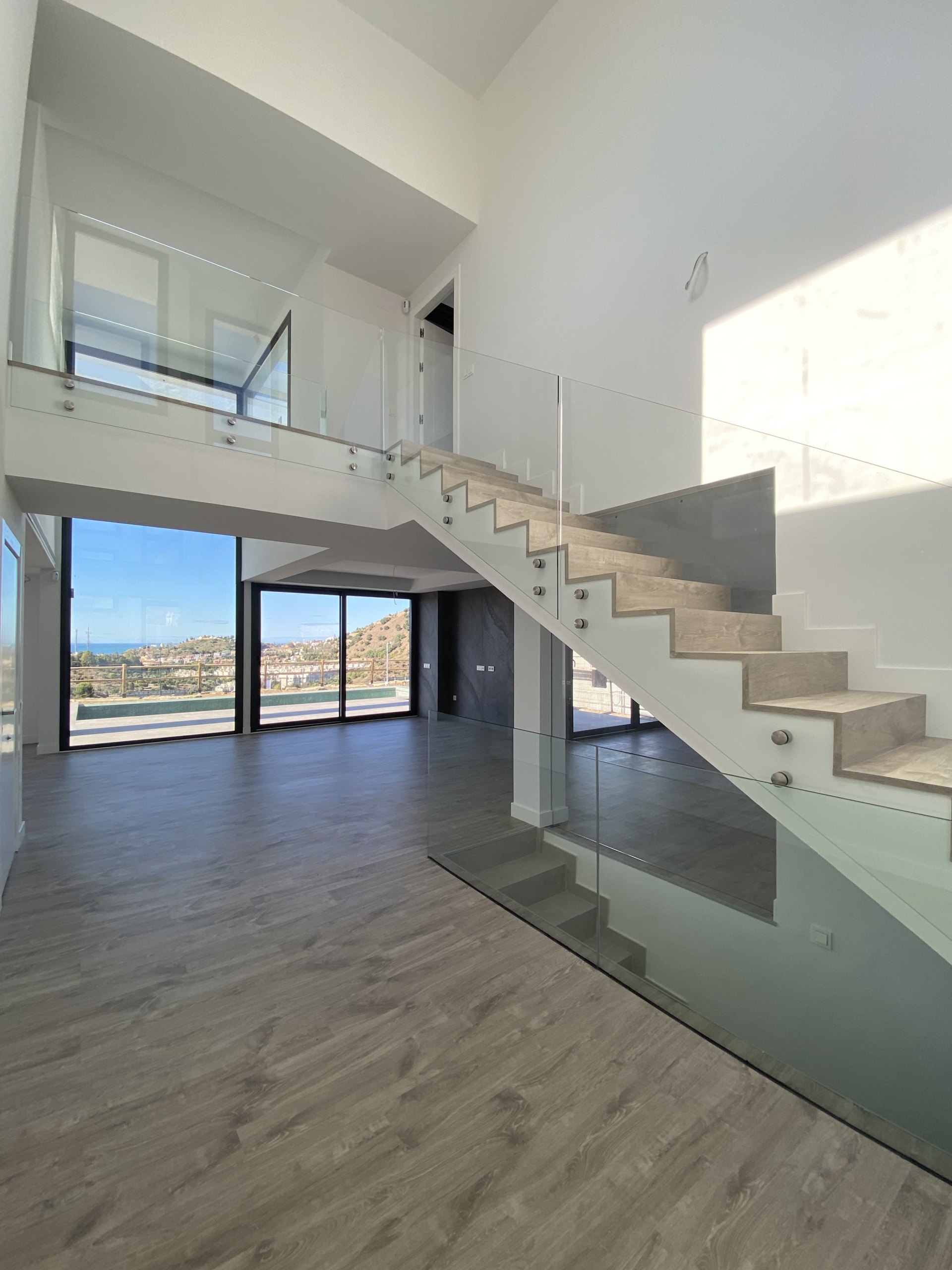 Modern and familiar design villa in El Limonar