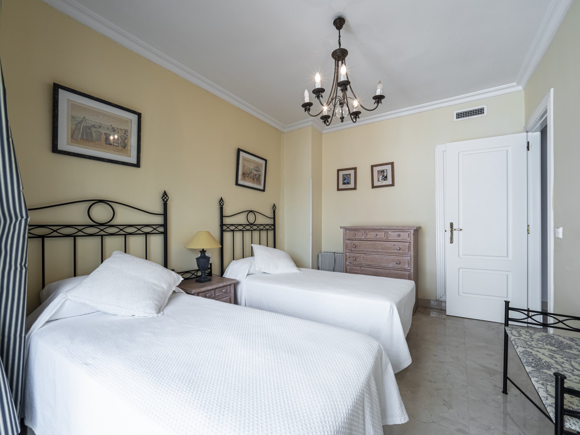 Frontline beach appartment in Puerto Banús, Marbella