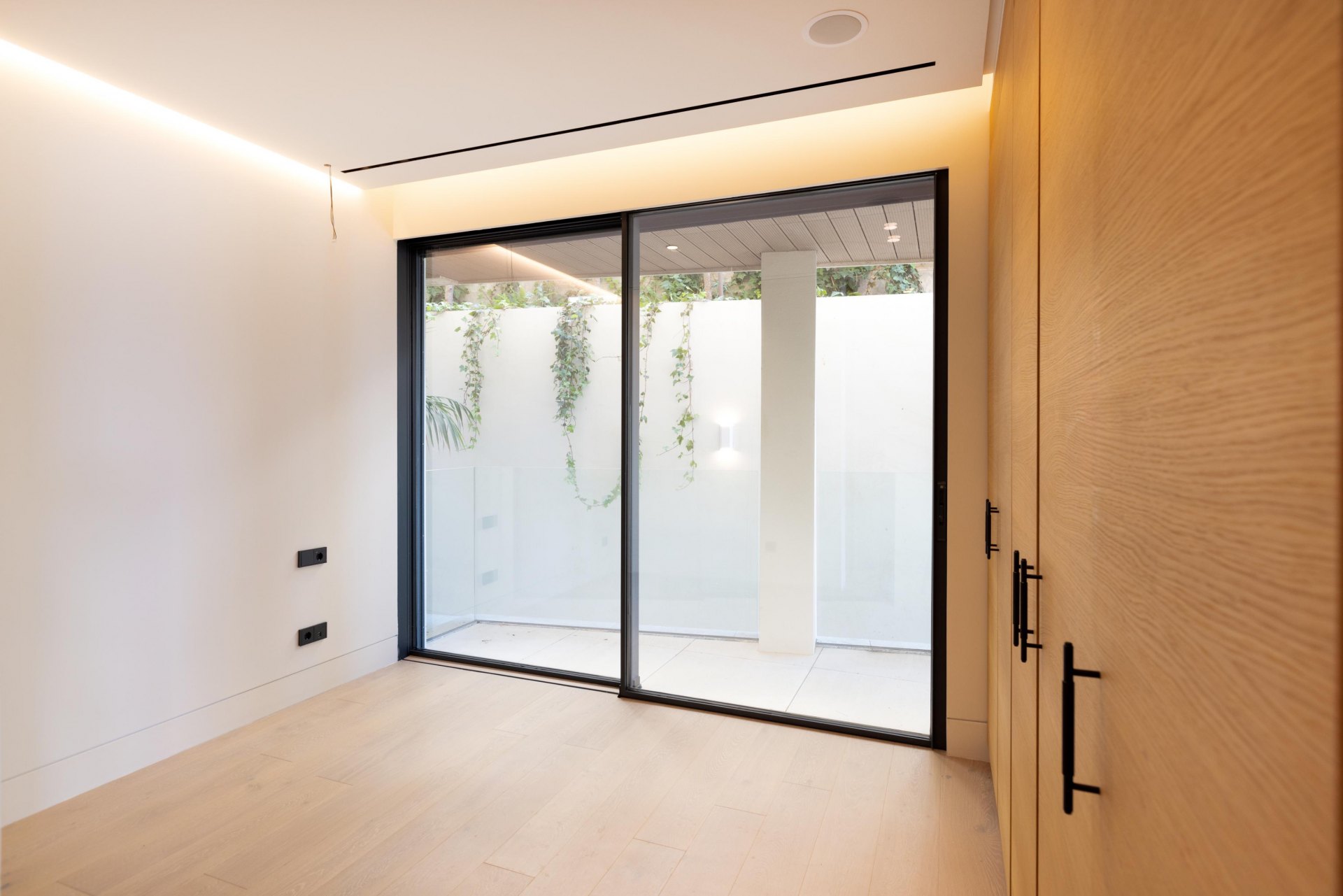 Villa-Apartamento en primera línea de playa, Estepona