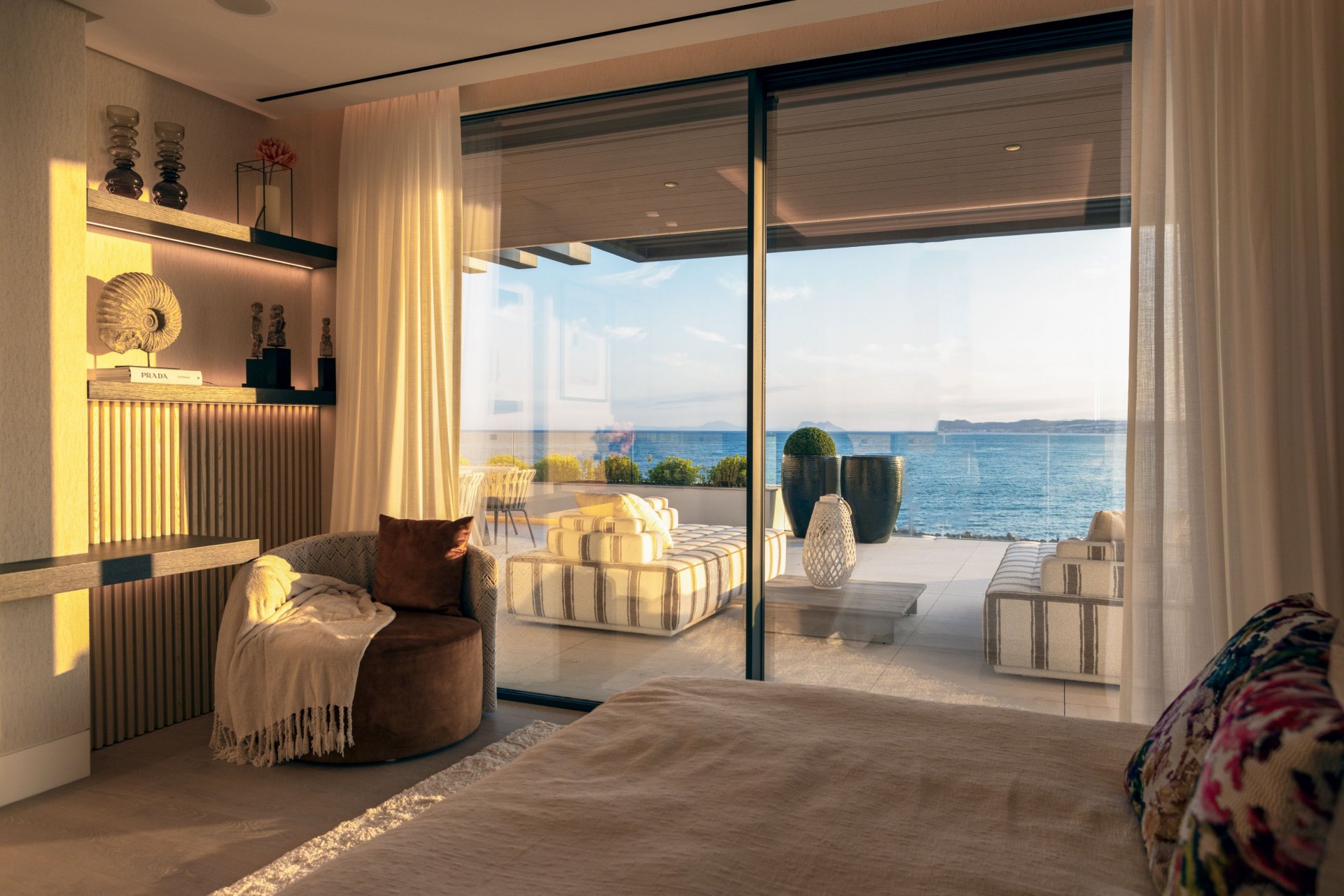 Apartamento con tamaño de villa en primera línea de playa Nueva Milla de Oro