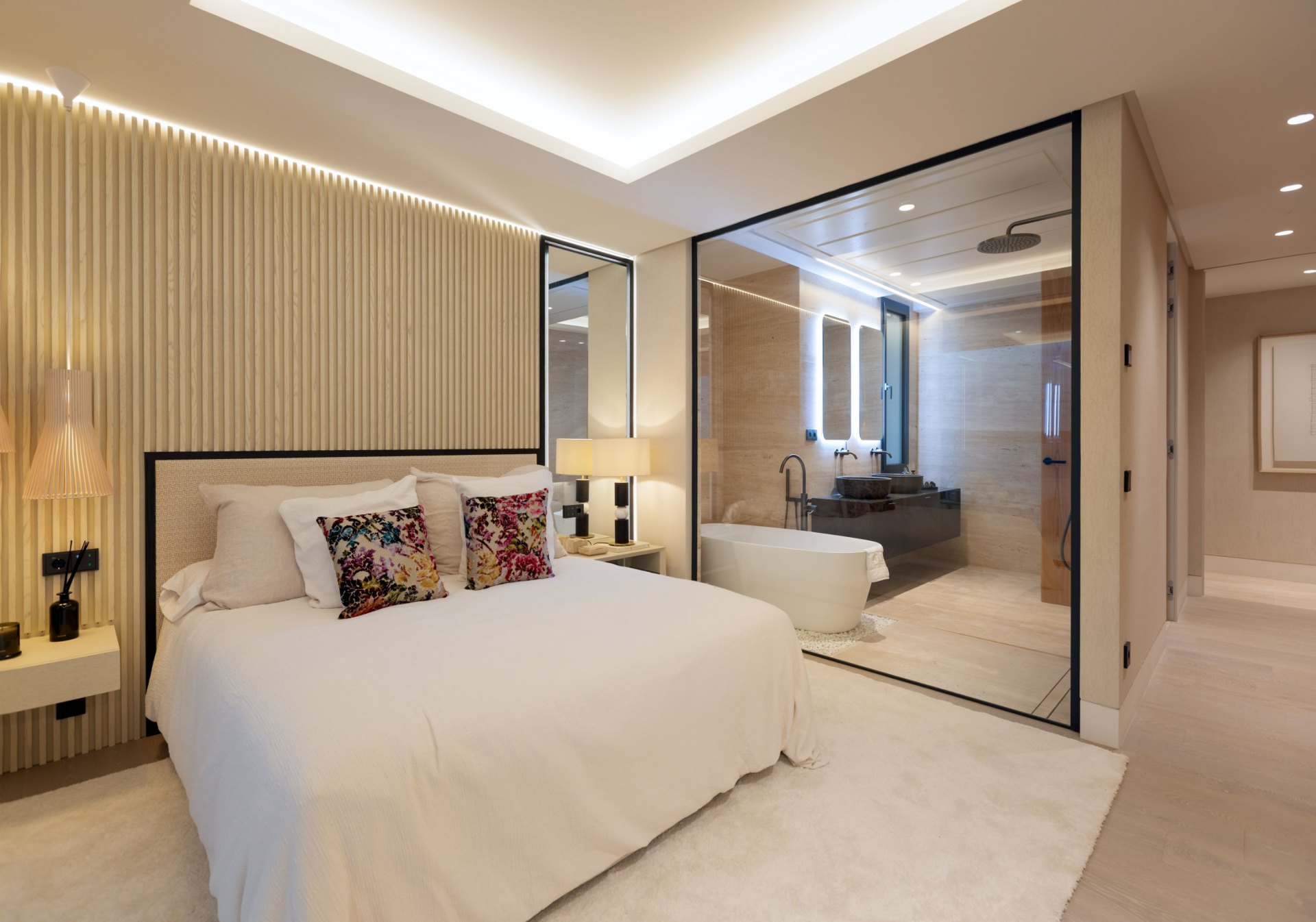 Apartamento con tamaño de villa en primera línea de playa Nueva Milla de Oro