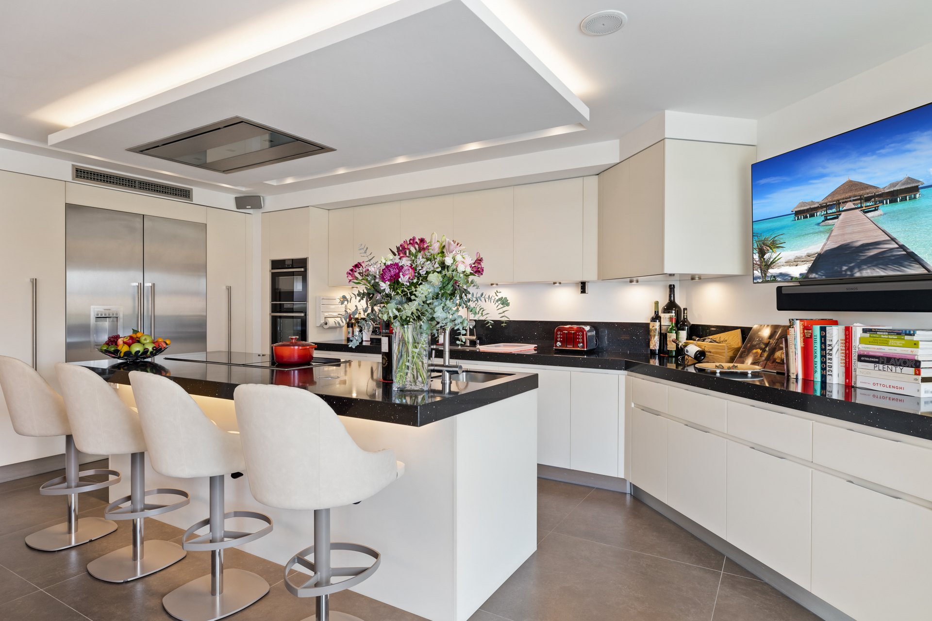 Contemporary Andalusian-design villa in Nueva Andalucía