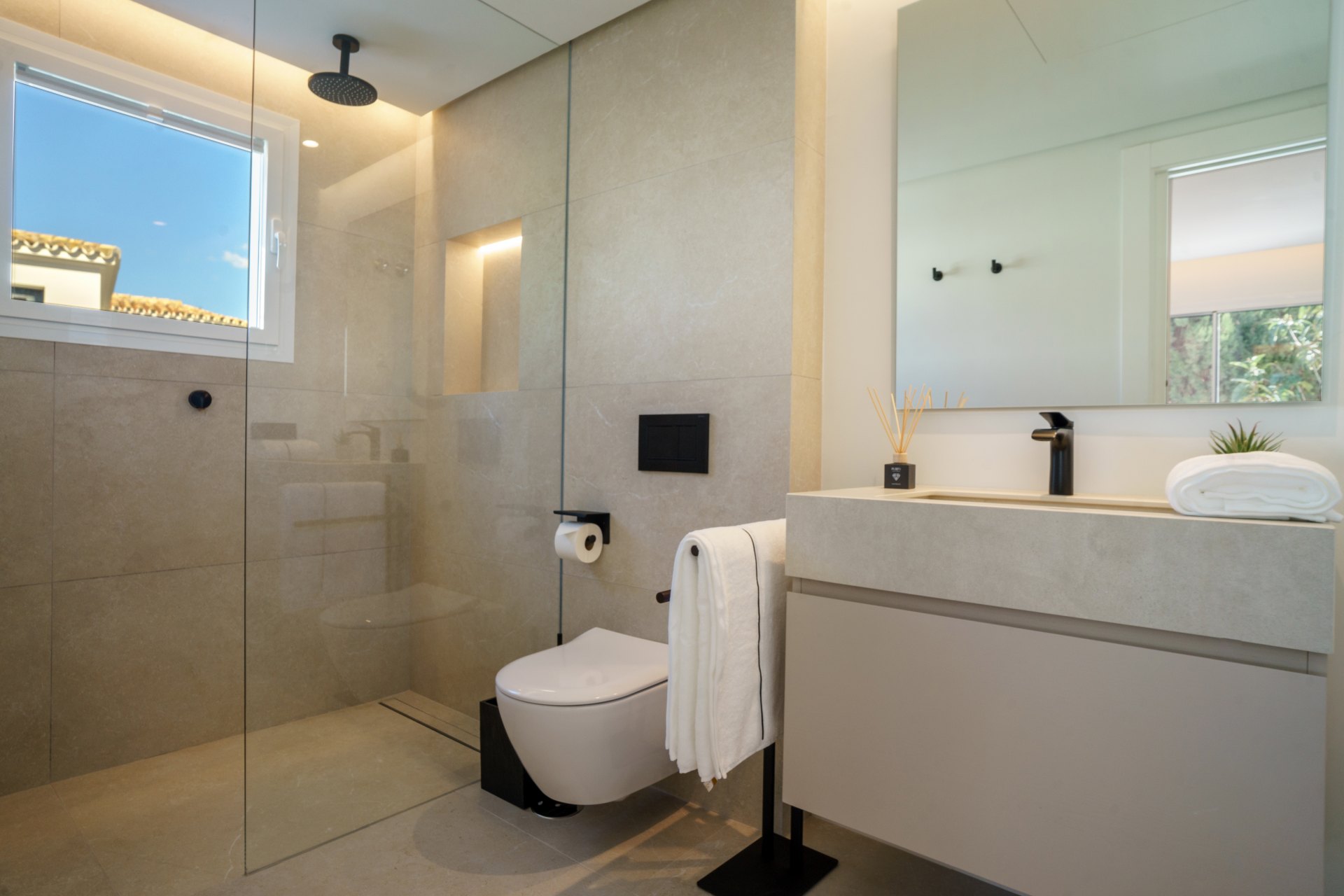 Spacious and modern villa in Las Brisas Golf, Nueva Andalucia