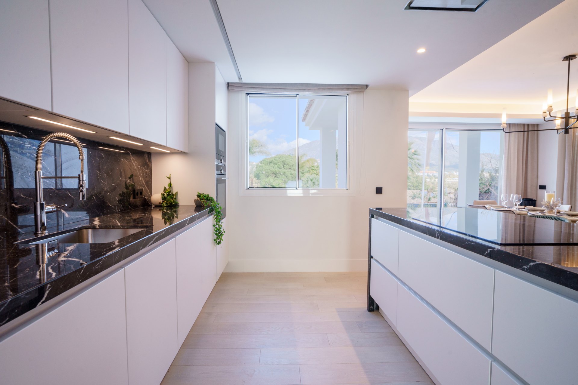 Spacious and modern villa in Las Brisas Golf, Nueva Andalucia