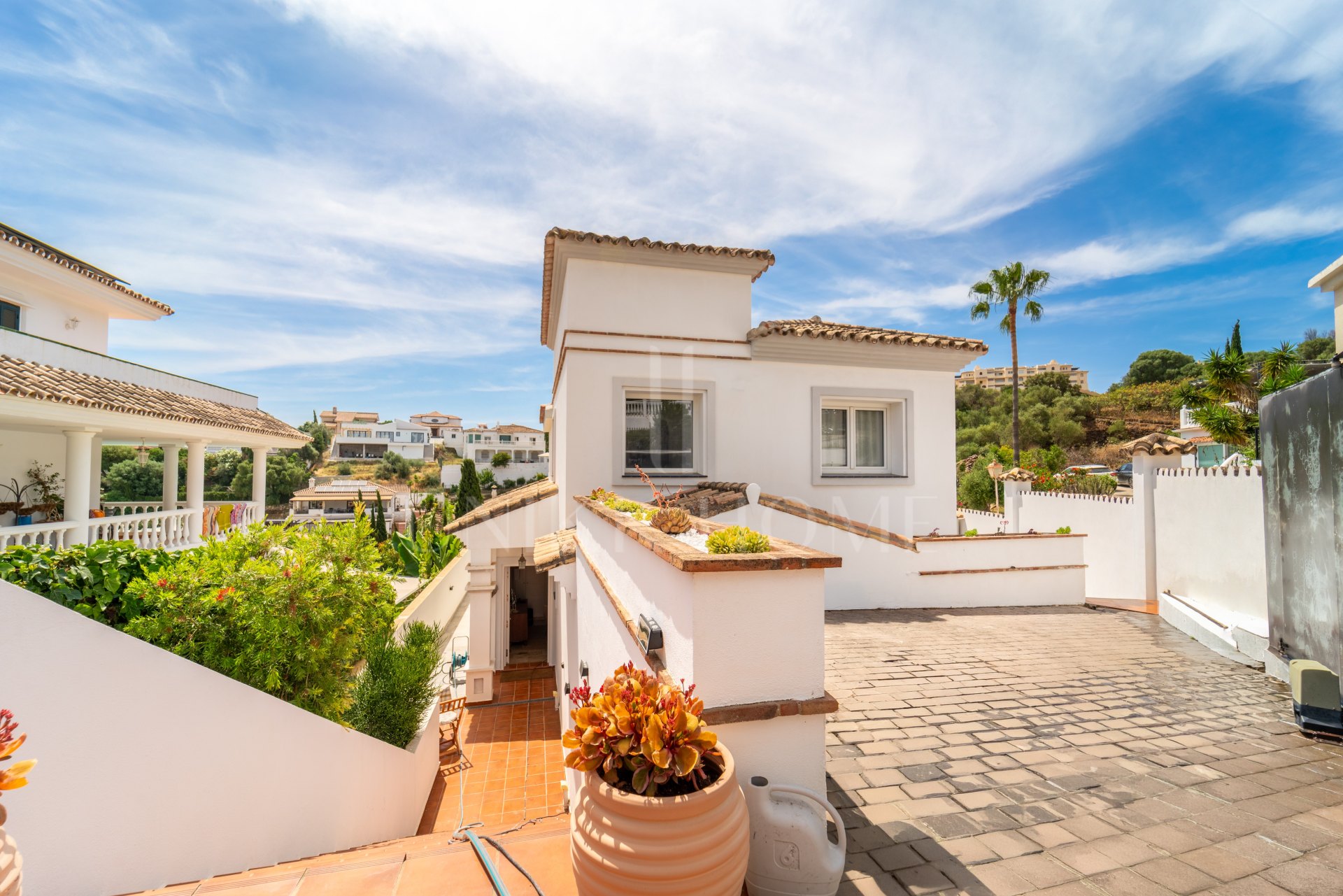 SOUTH-FACING FAMILY VILLA WITH PRIVATE POOL IN MIJAS COSTA