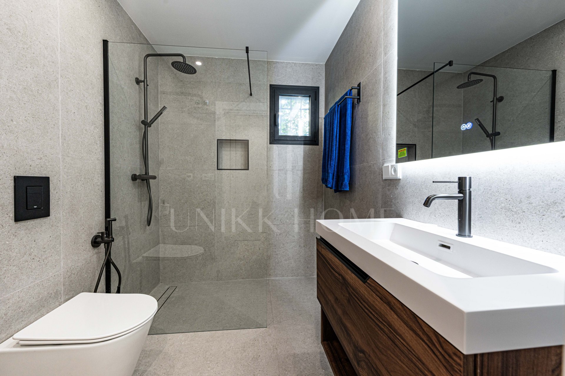 Ground floor apartment with large terrace and garden