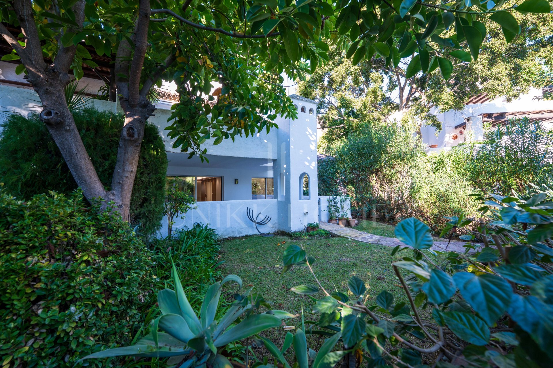 Ground floor apartment with large terrace and garden