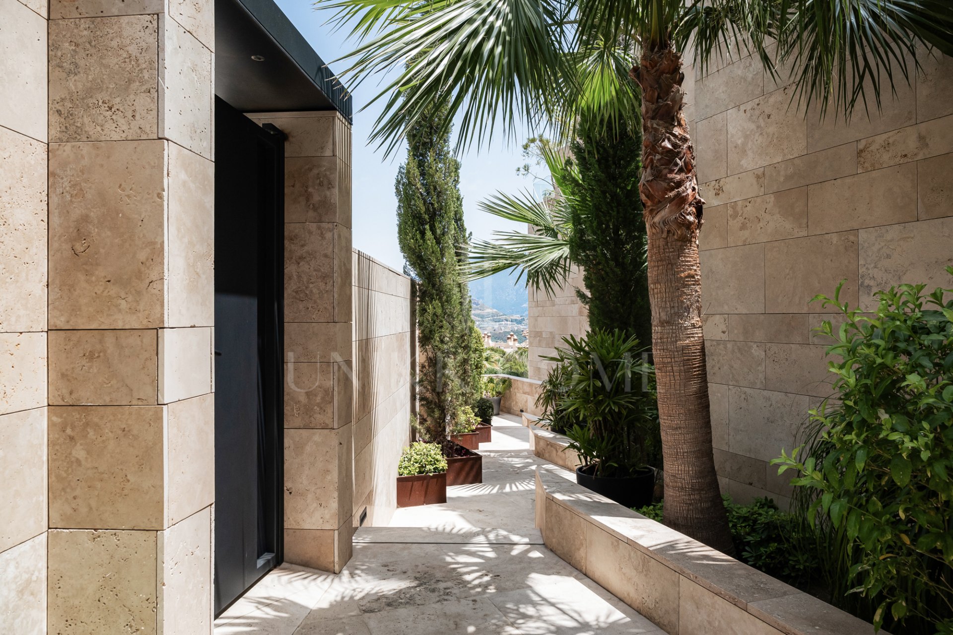 ELEGANCIA MODERNA Y VISTAS AL MAR EN UNA DE LAS ZONAS MÁS EXCLUSIVAS DE LA QUINTA