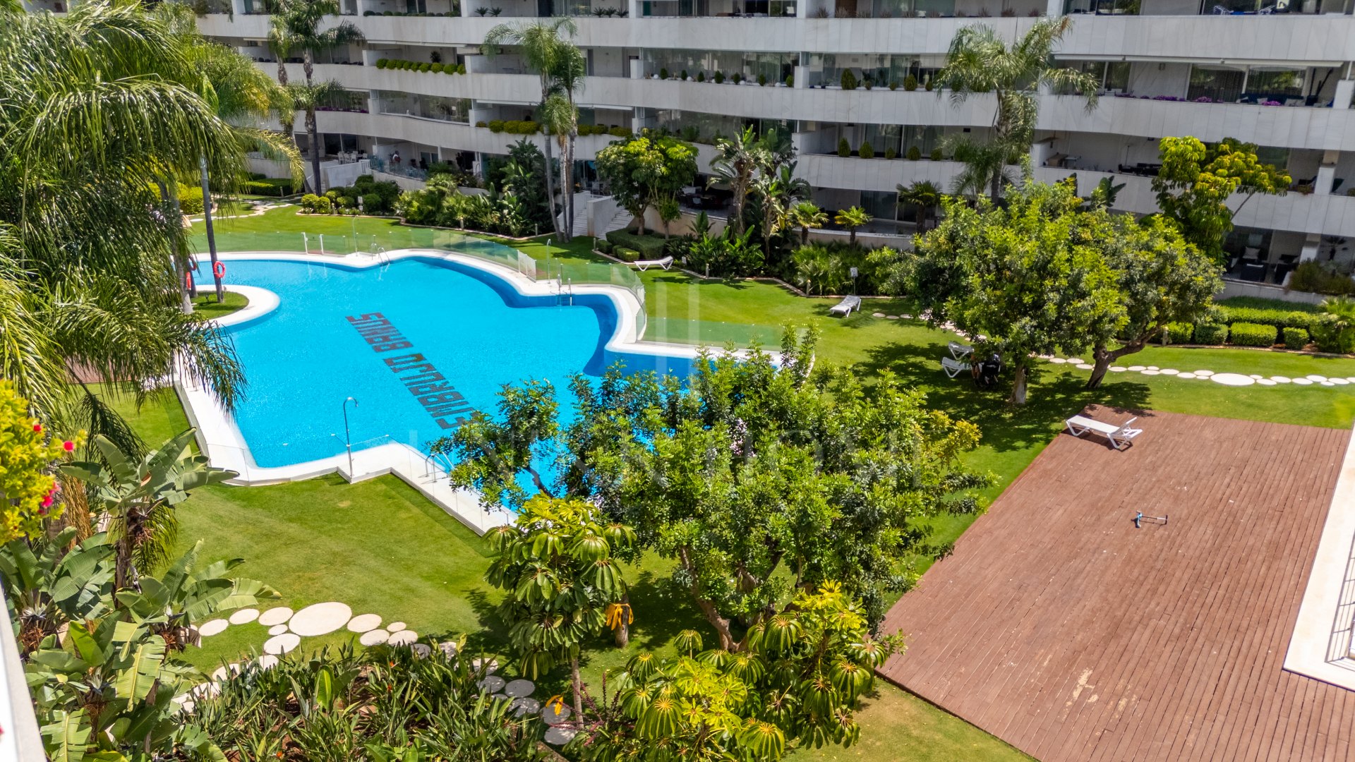 Exclusive apartment on the beach next to Puerto Banus