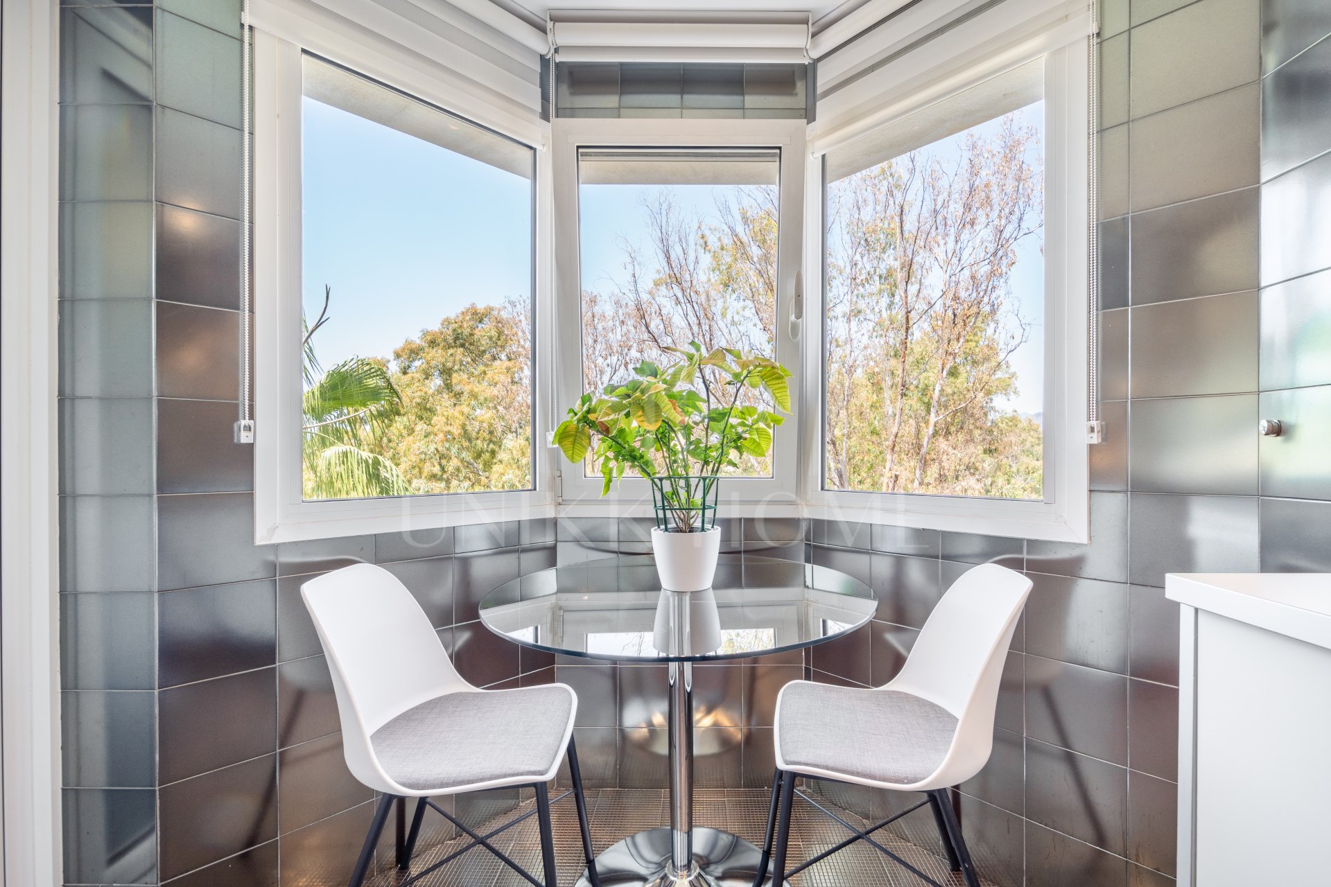 Exclusive apartment on the beach next to Puerto Banus