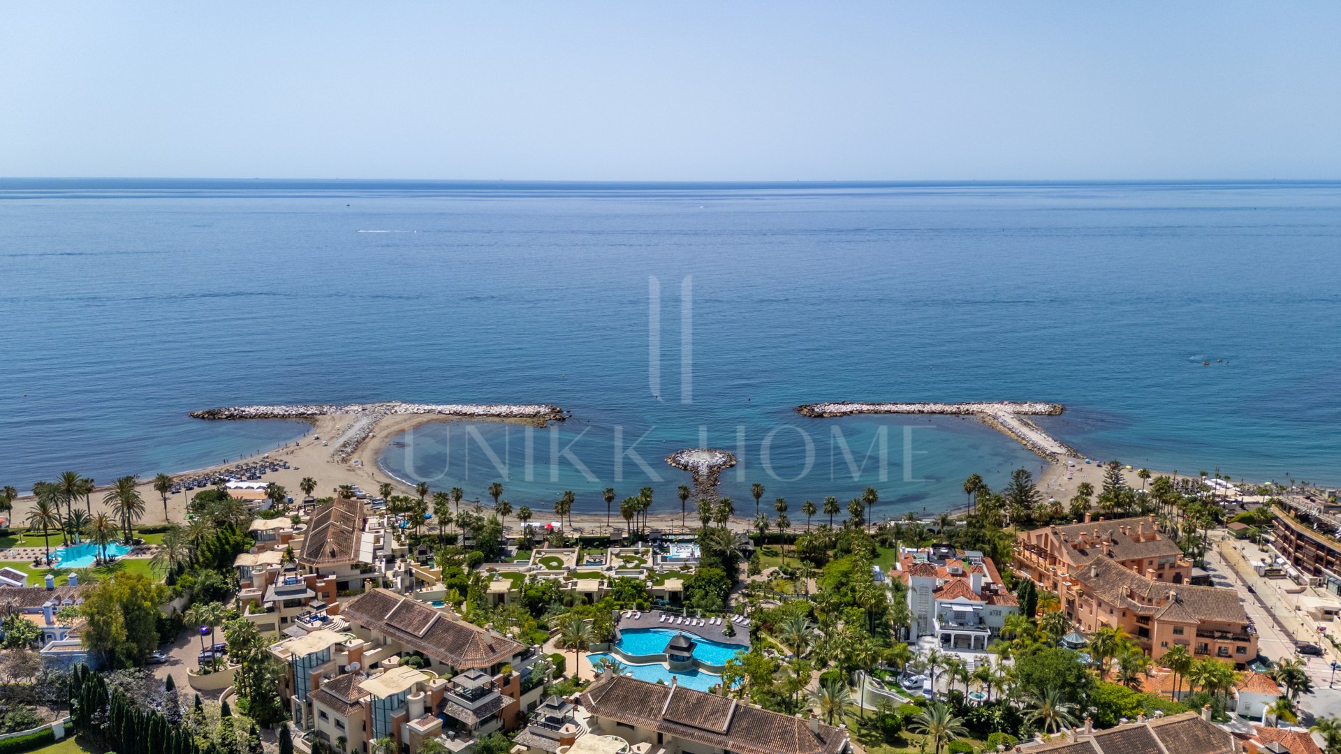 Exclusive apartment on the beach next to Puerto Banus