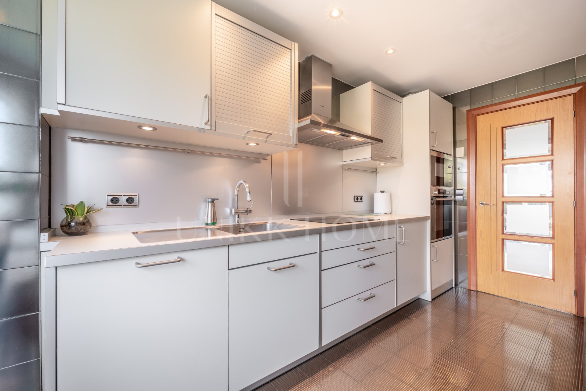 Exclusive apartment on the beach next to Puerto Banus