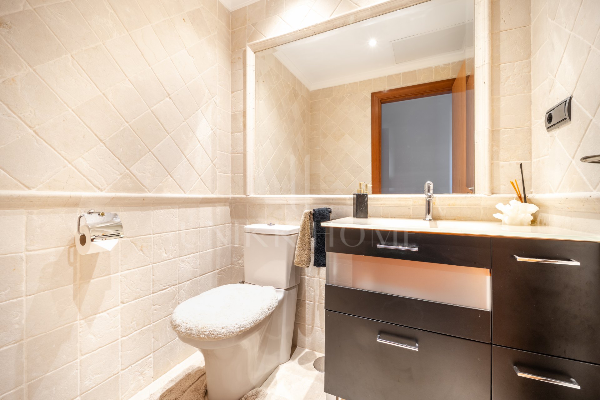 Exclusive apartment on the beach next to Puerto Banus