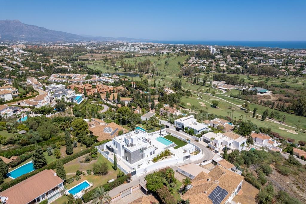Luxury villa for sale in el Paraiso alto with amazing views