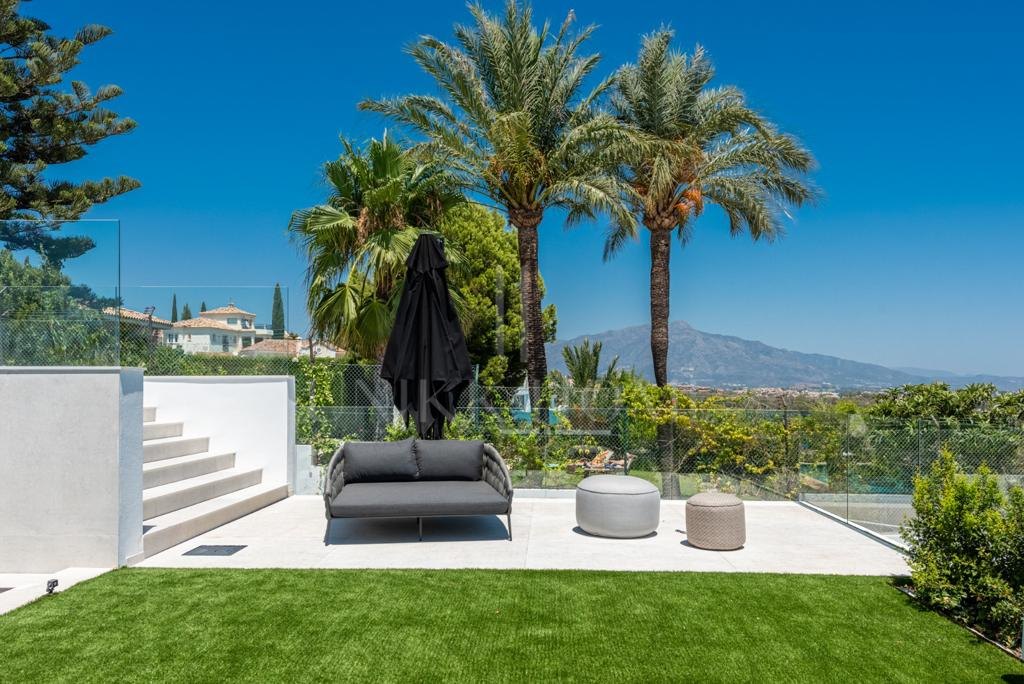 Luxury villa for sale in el Paraiso alto with amazing views