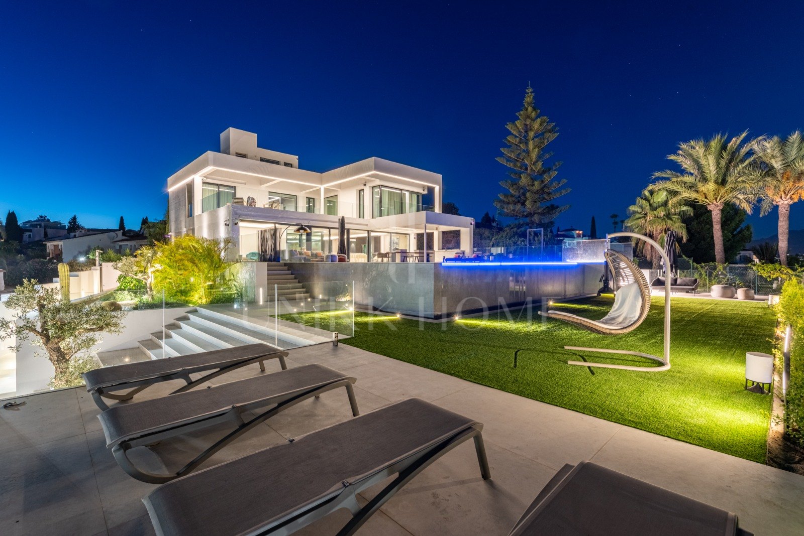 Luxury villa for sale in el Paraiso alto with amazing views