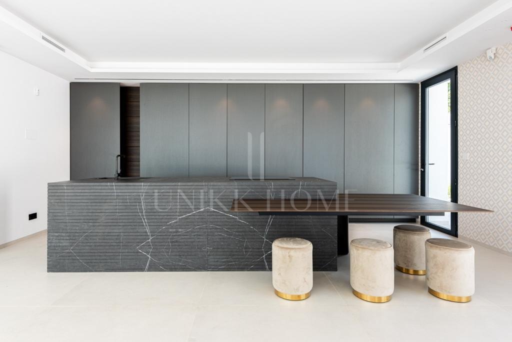 Luxury villa for sale in el Paraiso alto with amazing views