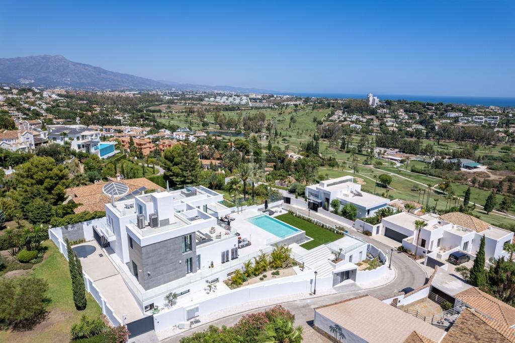 Luxury villa for sale in el Paraiso alto with amazing views
