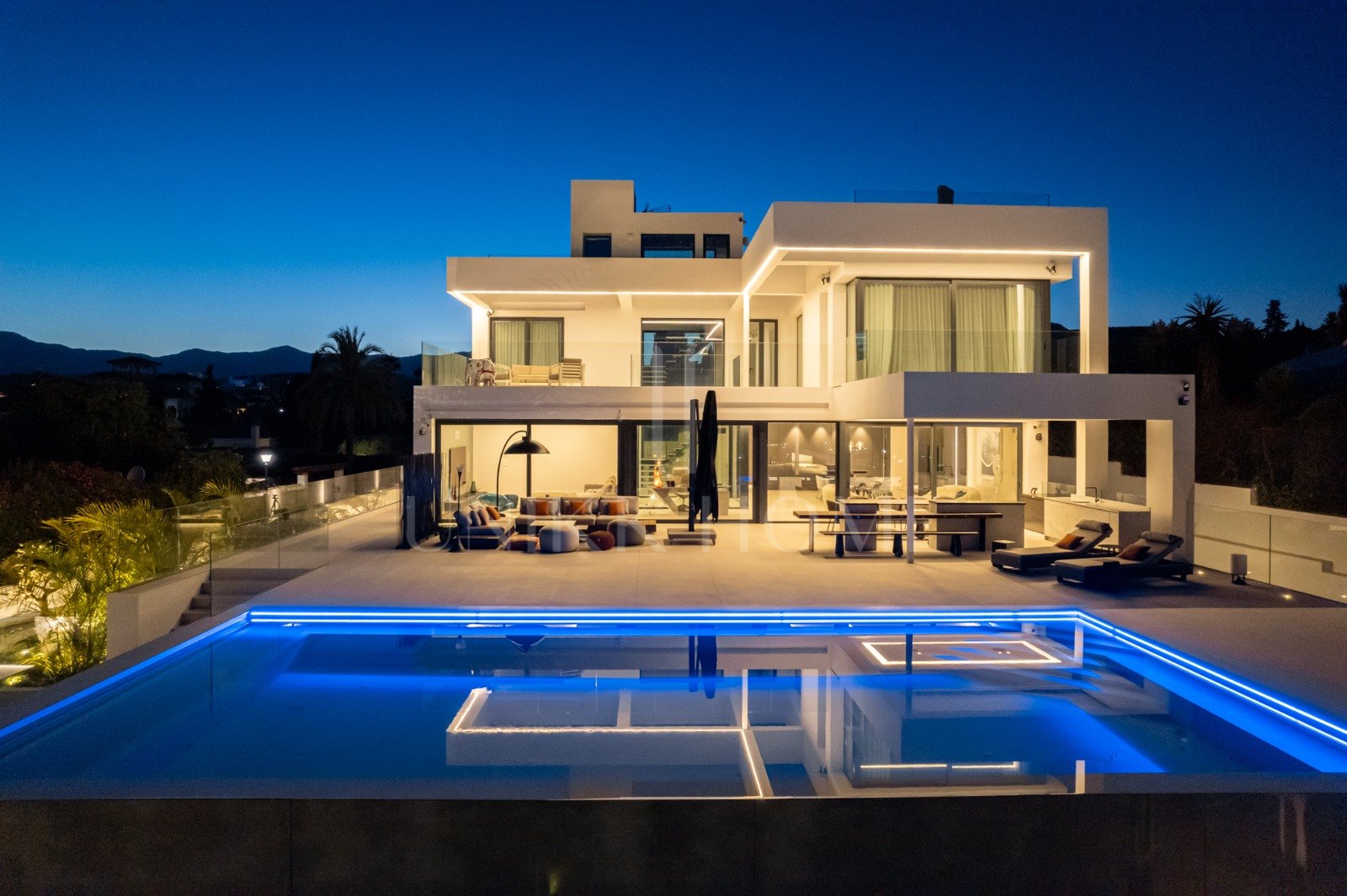 Luxury villa for sale in el Paraiso alto with amazing views