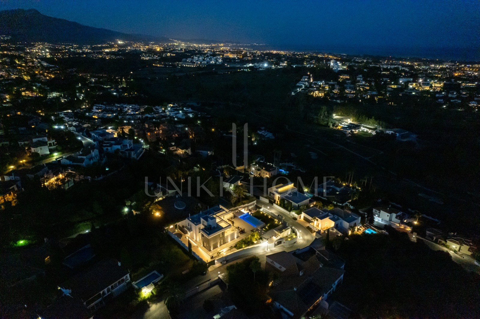 Luxury villa for sale in el Paraiso alto with amazing views