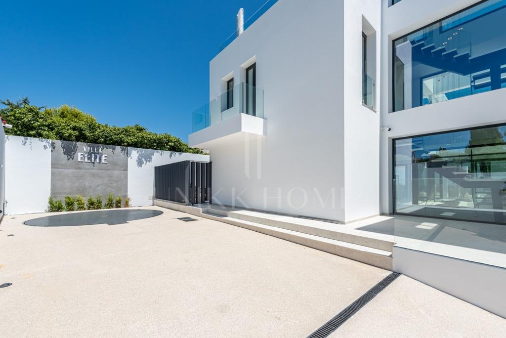 Luxury villa for sale in el Paraiso alto with amazing views