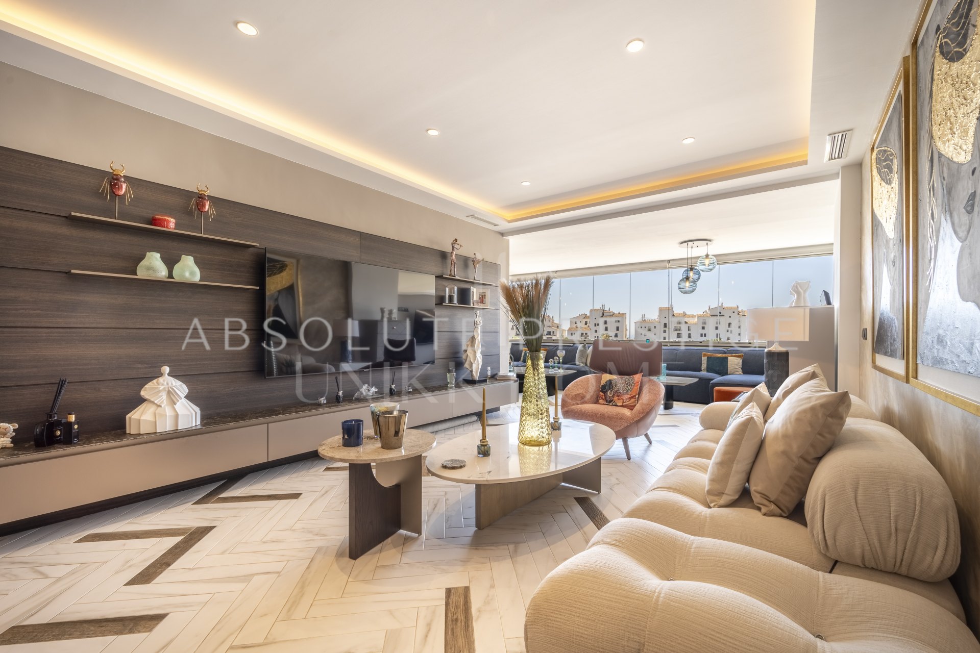 APARTAMENTO DE DISEÑO ELEGANTE EN EL CORAZÓN DE PUERTO BANÚS