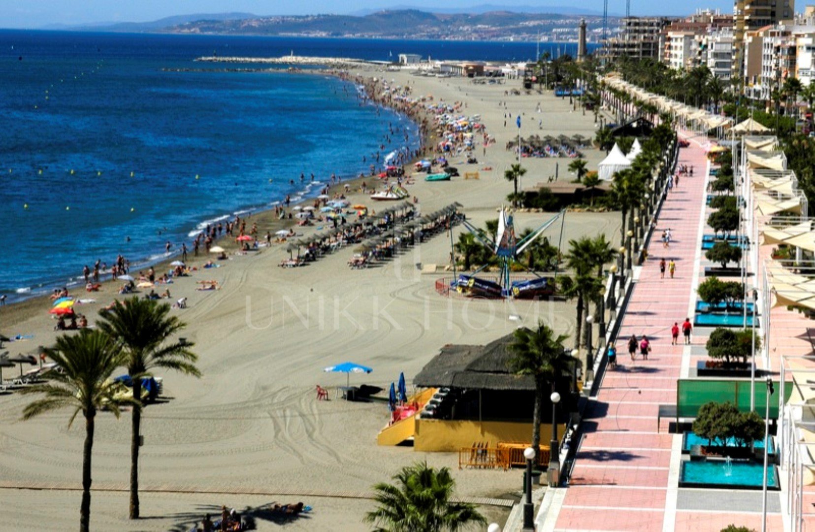 Bright penthouse with spectacular solarium and panoramic views in the Port of Estepona!