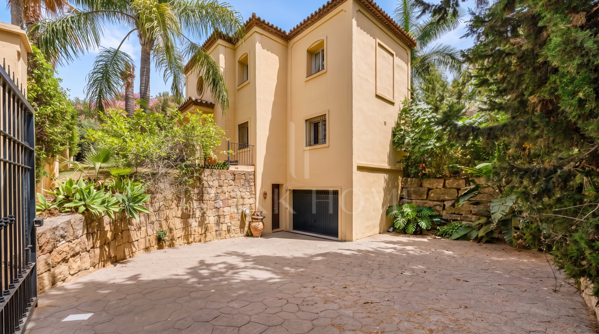 Elegante Villa En Venta en Nueva Andalucia, Marbella