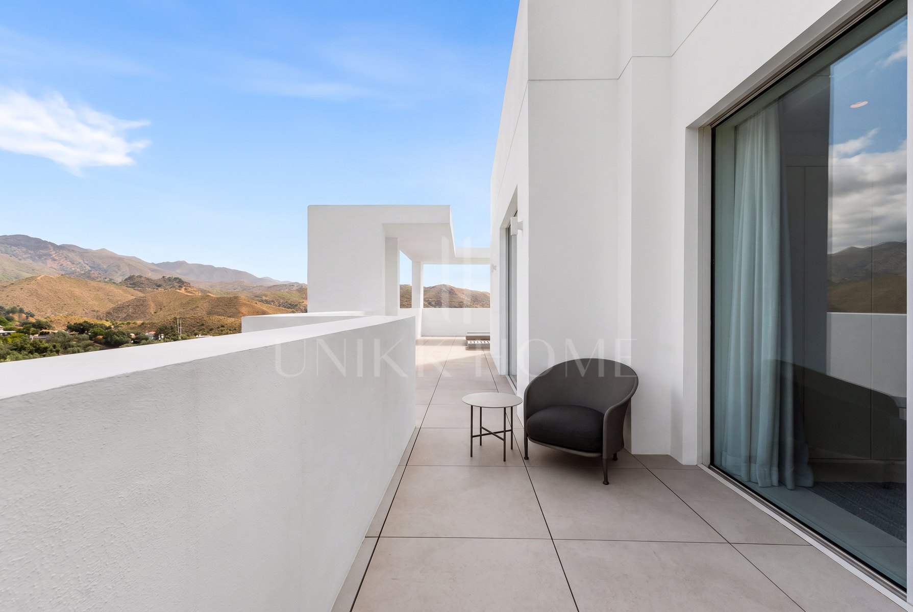 Ático Panorámico con Enorme Terraza y Vistas al Mar en Venta en Palo Alto, Marbella