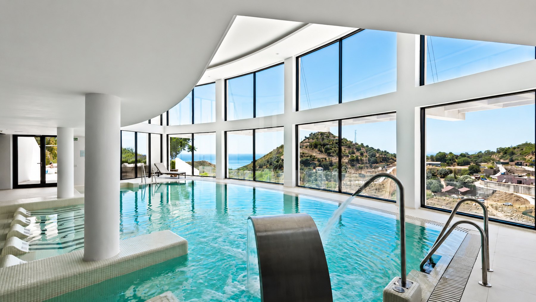 Ático Panorámico con Enorme Terraza y Vistas al Mar en Venta en Palo Alto, Marbella
