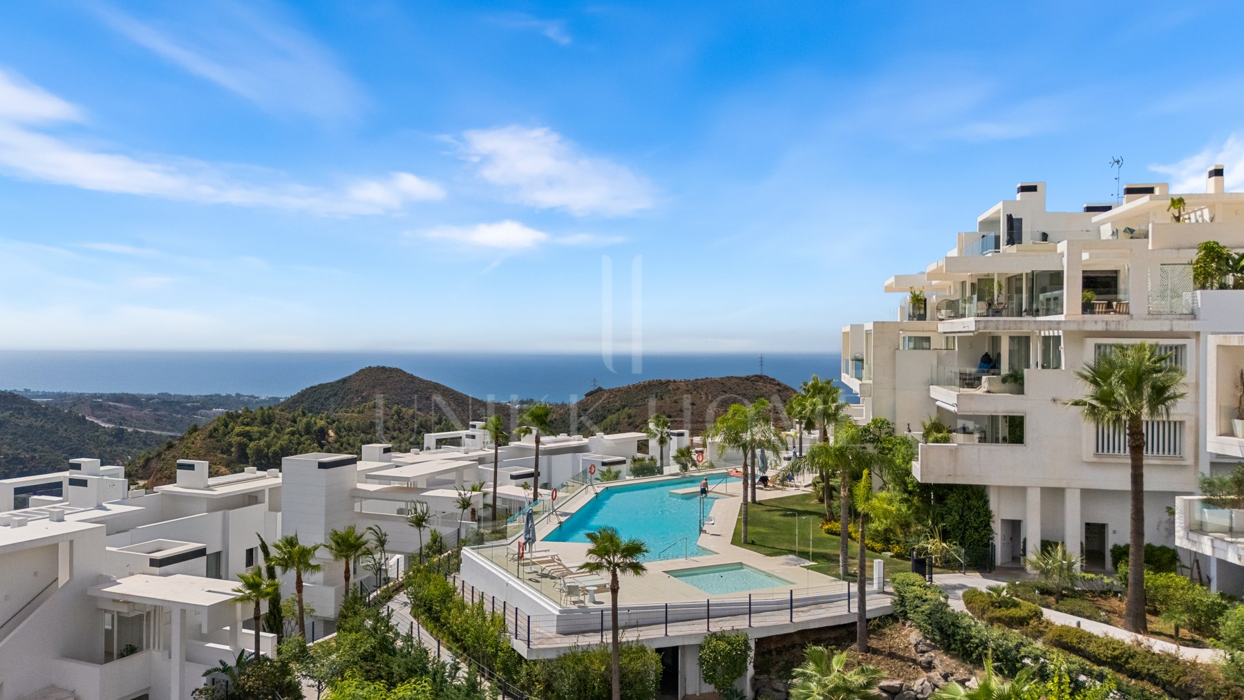 Ático Panorámico con Enorme Terraza y Vistas al Mar en Venta en Palo Alto, Marbella
