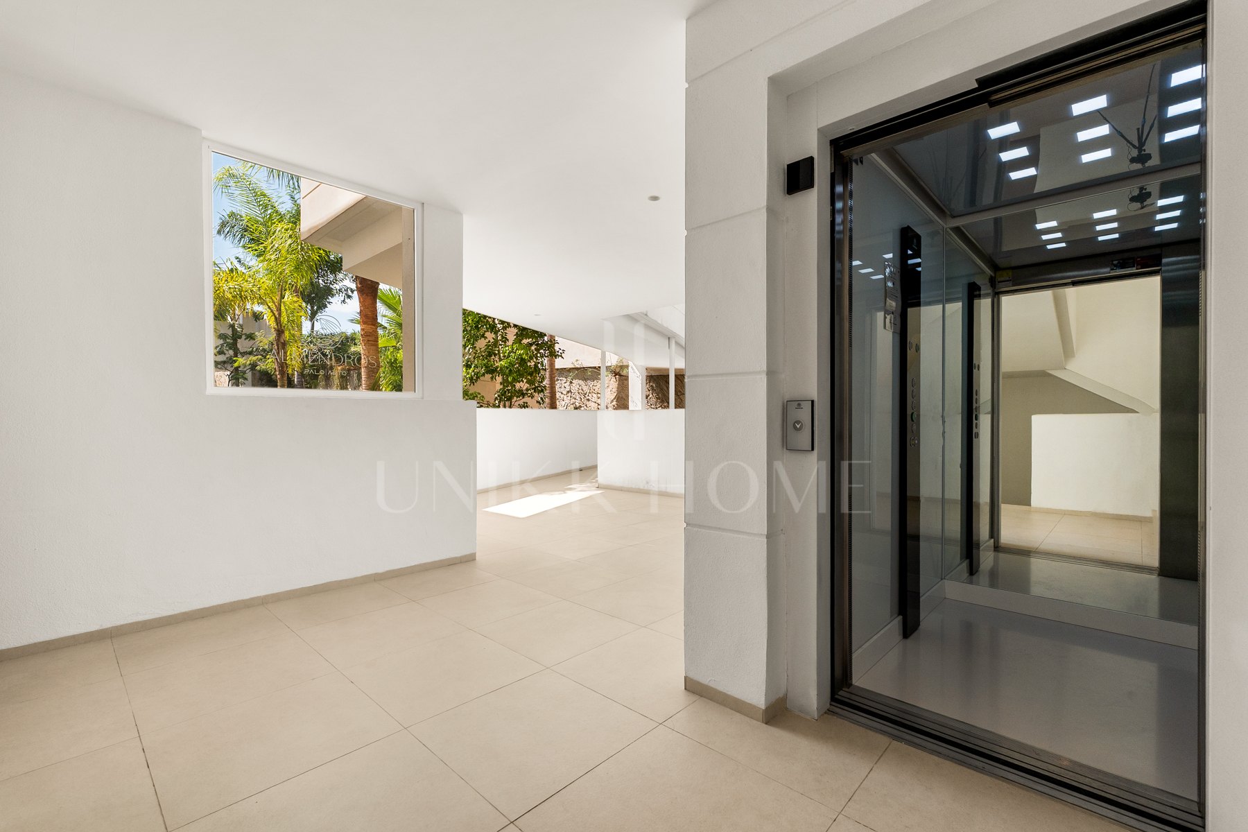 Ático Panorámico con Enorme Terraza y Vistas al Mar en Venta en Palo Alto, Marbella