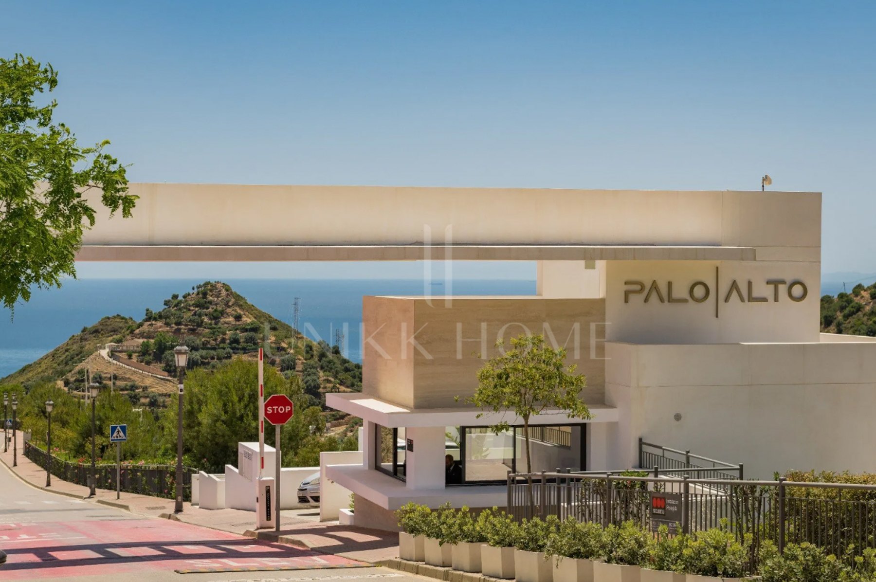 Ático Panorámico con Enorme Terraza y Vistas al Mar en Venta en Palo Alto, Marbella