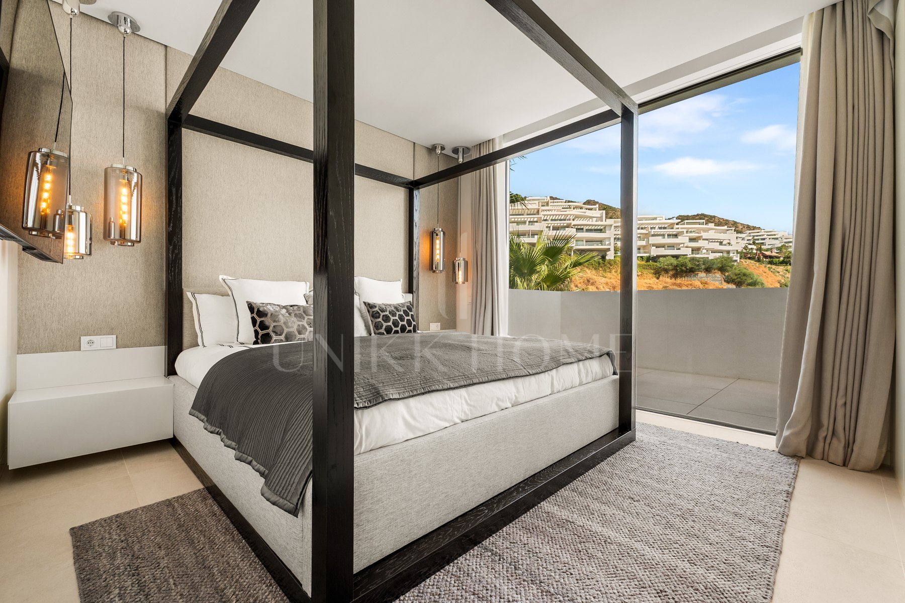 Ático Panorámico con Enorme Terraza y Vistas al Mar en Venta en Palo Alto, Marbella