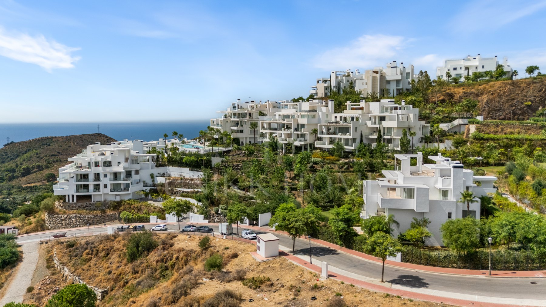 Ático Panorámico con Enorme Terraza y Vistas al Mar en Venta en Palo Alto, Marbella