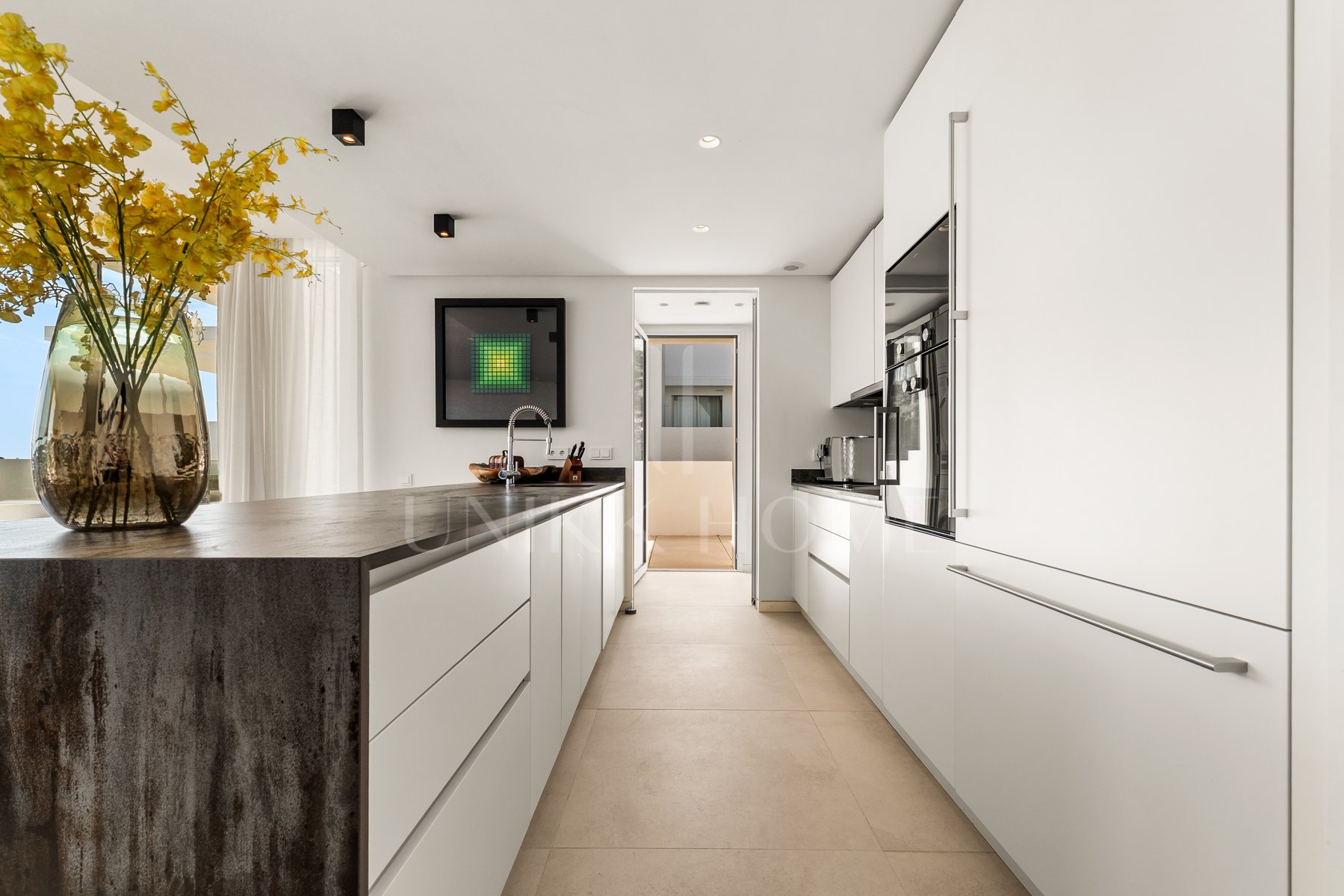 Ático Panorámico con Enorme Terraza y Vistas al Mar en Venta en Palo Alto, Marbella