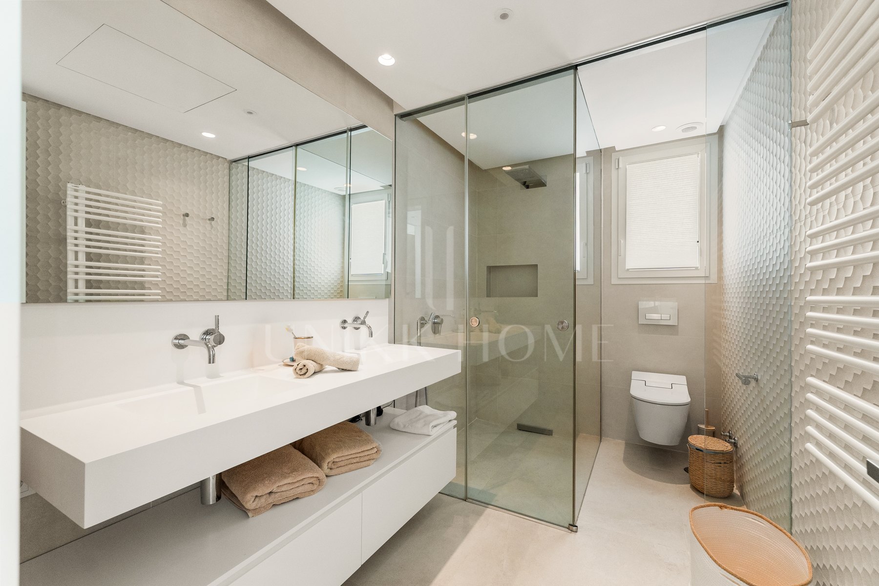 Ático Panorámico con Enorme Terraza y Vistas al Mar en Venta en Palo Alto, Marbella