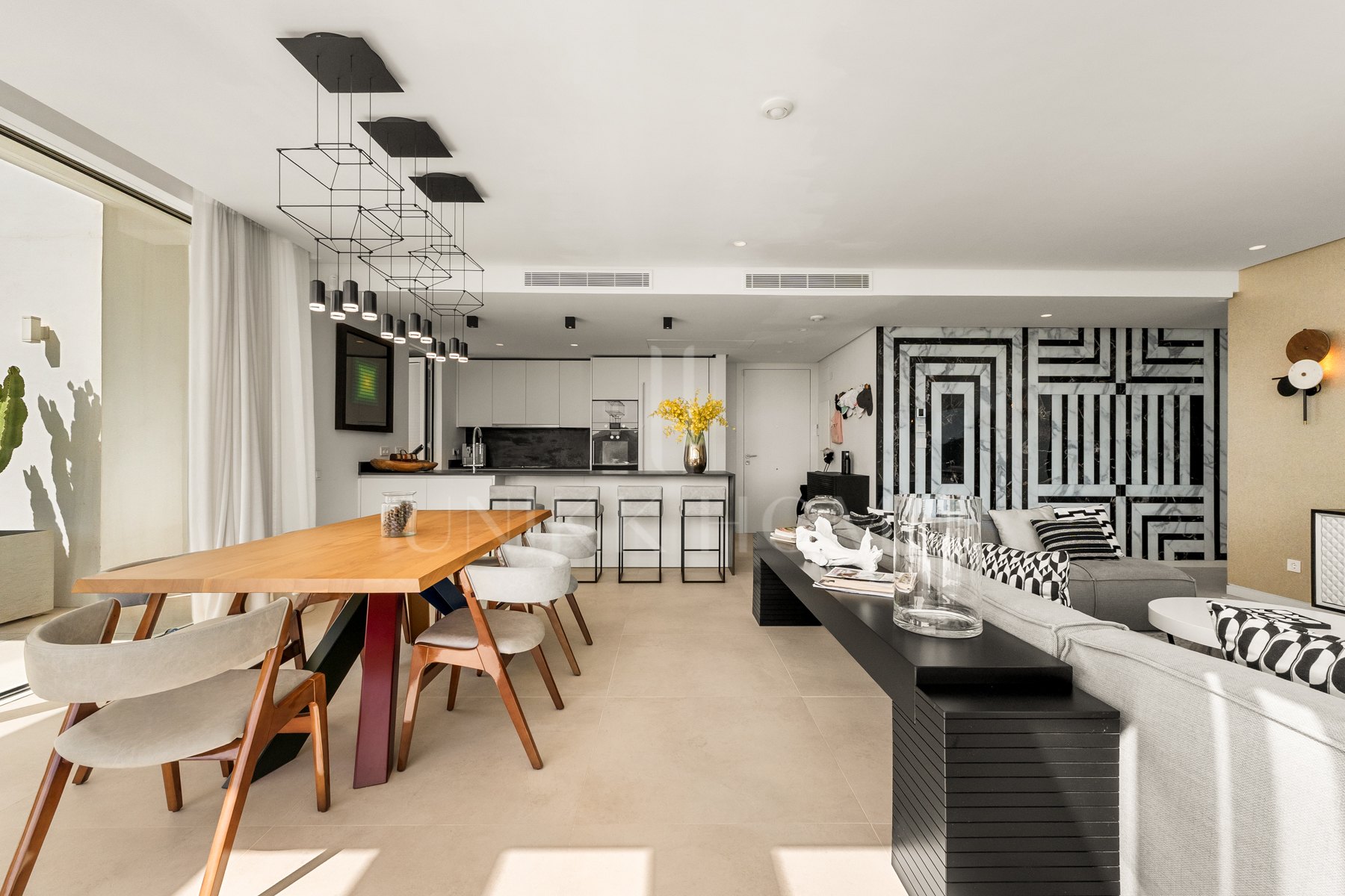 Ático Panorámico con Enorme Terraza y Vistas al Mar en Venta en Palo Alto, Marbella