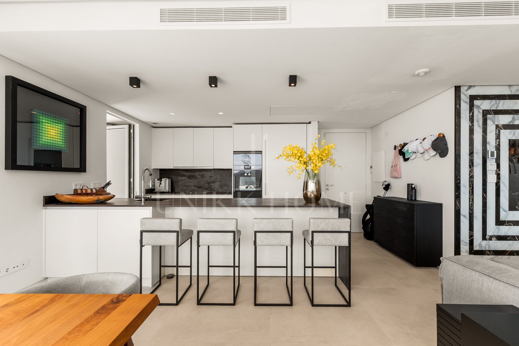 Ático Panorámico con Enorme Terraza y Vistas al Mar en Venta en Palo Alto, Marbella