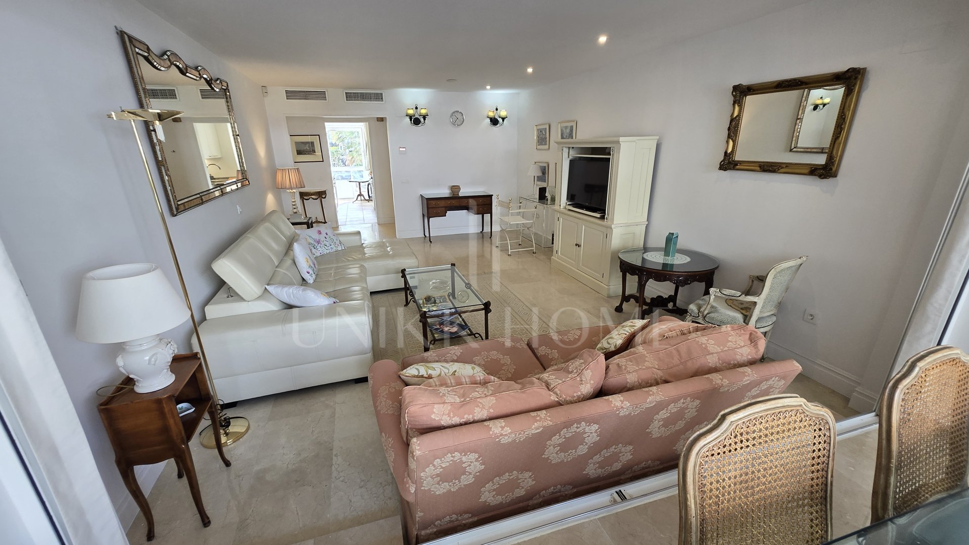 Beachside Apartment in Las Cañas Beach, Marbella Golden Mile