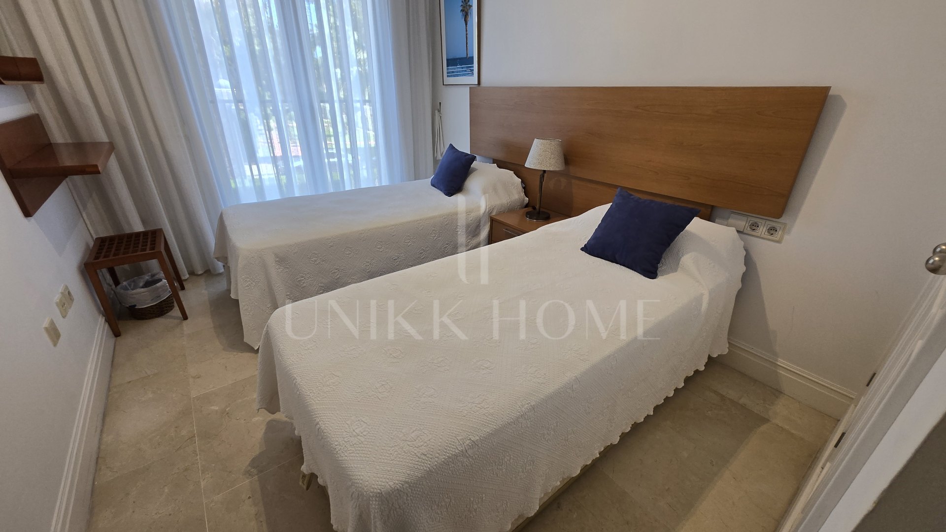 Apartamento de Lujo en Primera Línea de Playa en Las Cañas Beach, Milla de Oro Marbella